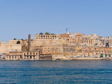 Güzel ve eski Valletta şehrinin manzarası. Malta
