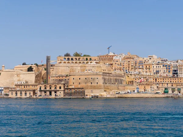 Вид на красивый и старый город Валье. Мальта — стоковое фото