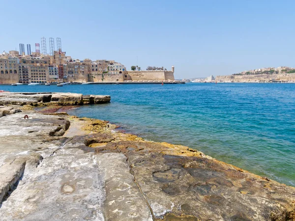 Вид на красивый и старый город Исла. Мальта — стоковое фото