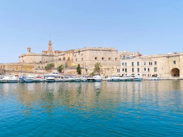 Bellissimi edifici della città di Isla. Malta — Foto Stock