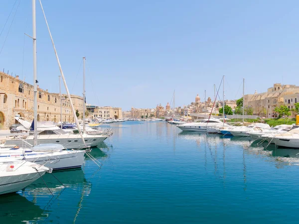 美丽的古城和岛屿港。马耳他 — 图库照片