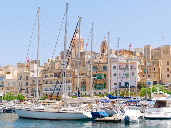 VVew av den vackra hamnen och den gamla staden Birgu. Förenade kungariket — Stockfoto