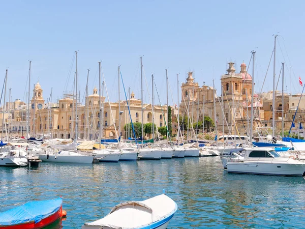 En vacker gammal stad i Birgu. Förenade kungariket. — Stockfoto