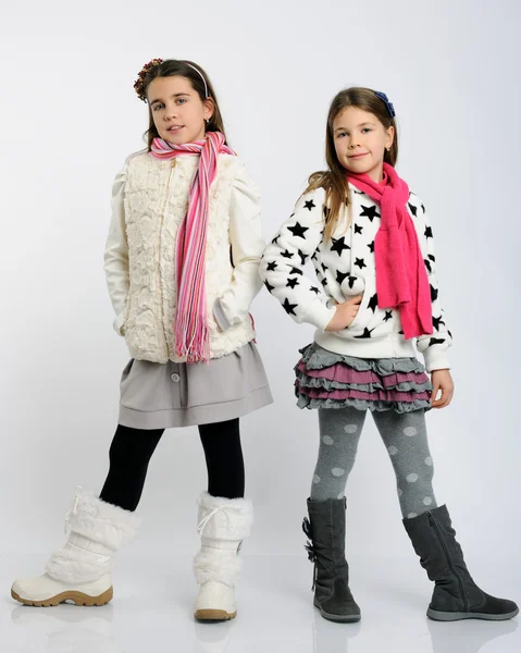 Glada flickor i en vinterkläder — Stockfoto