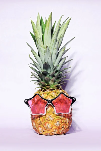 Trendy komik ananas — Stok fotoğraf