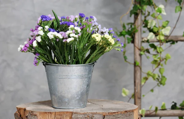 Rustieke floral regeling — Stockfoto