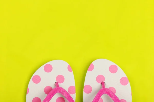 Rosafärgade flip-flops — Stockfoto