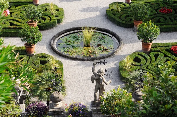 lake Maggiore üzerinde güzel Bahçe