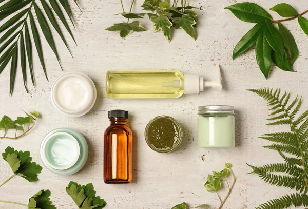 Green cosmetic arrangement — Stock Photo, Image