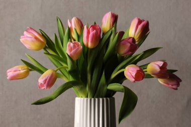 güzel Pembe Lale vazo