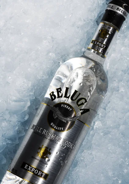 Botella de vodka Beluga — Foto de Stock