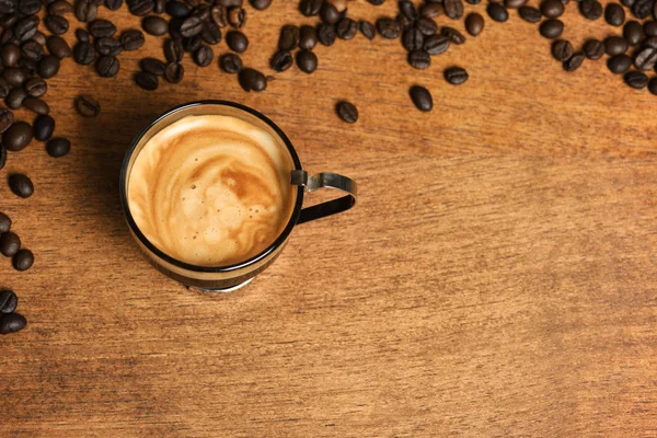 Cup of coffee with coffee beans — Stock Photo, Image