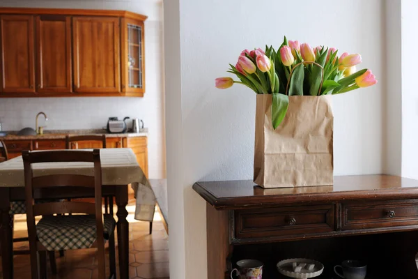 Beautiful Tulips Paper Bag Home Interior — Stock Photo, Image