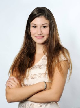 uzun kahverengi saçlı güzel kız