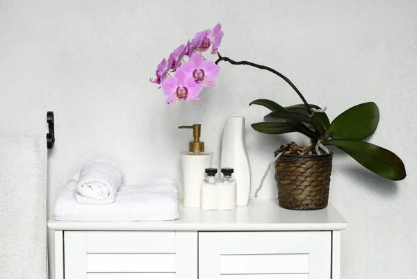 Detalle Baño Con Accesorios Para Cuidado Del Cuerpo — Foto de Stock