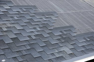 Asfalt kiremit çatı. Zona yükleme. Asfalt çatı Zona yükleme.