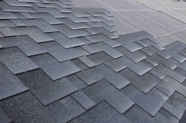 Asfalt kiremit çatı. Zona yükleme. Asfalt çatı Zona yükleme.