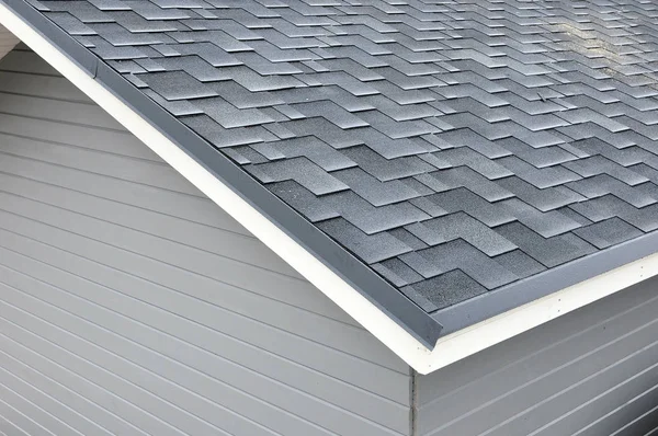 Bitumen tile roof. Roof Shingles - Roofing. Close up view on Asphalt Roofing Shingles . — Stock Photo, Image