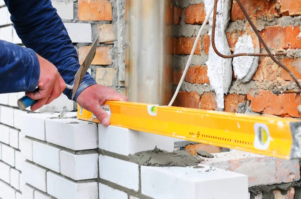 Örmek temelleri duvar örgü teknikleri. Baca yükleme.