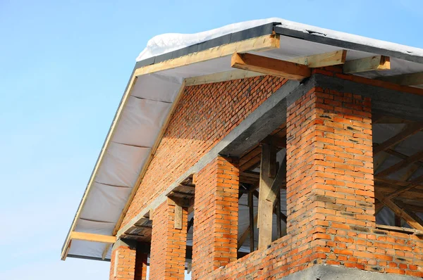 Unfertiges Dach. das Baukonzept des Hausdaches — Stockfoto