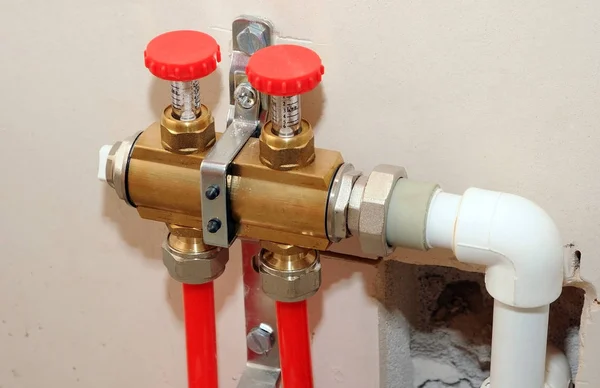 Installation individual of home heating. Connecting pipe warm water floor to the manifold heating. — Stock Photo, Image
