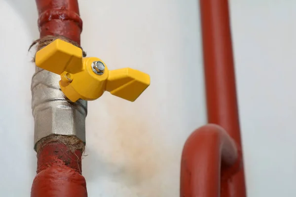 Unconnected new gas pipe with a valve. — Stock Photo, Image