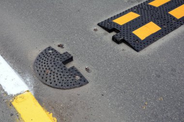 Yapay yol eşitsizlik zarar görmüş. Uyku polis.