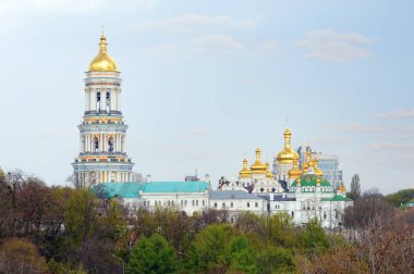 Kiev, Ukrayna - 16 Nisan 2017: Kubbe ve haçlar St. Sophia Katedrali. Sophia Cathedral - UNESCO Dünya Miras Listesi görüntüleyin. 