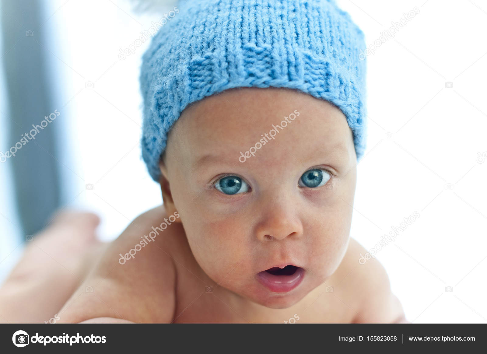 Un Enfant Avec Les Yeux Bleus Dans Le Chapeau Gros Yeux Bleus Bebe Aux Yeux Bleus Mignon Yeux Pleins De Bonheur Bebe Yeux Heureux Image Libre De Droit Par Cherokee4 C