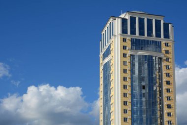 Ukrayna - 28 Mayıs 2017: Urban house veya bina, cephe desen. Binalar beton ve cam cephe.