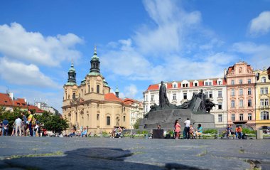 Prague, Çek Cumhuriyeti - 21 Temmuz 2017: Eski Şehir Meydanı, Prag, Bohemya ana kare.