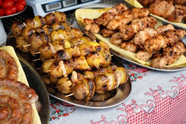 Fırında patates soğan ve pastırma ile 