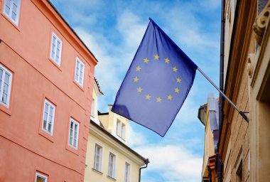 Avrupa Birliği (AB) binanın önündeki bayrak