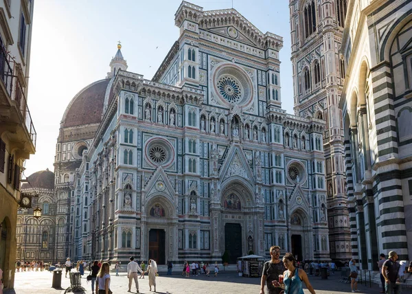 Florens Italien Juni 2019 Människor Går Nära Tornet Katedralen Saint — Stockfoto