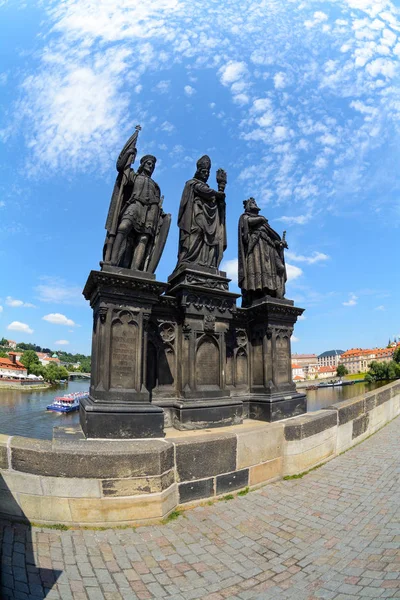 Barocke Statuen Auf Der Prager Karlsbrücke — Stockfoto