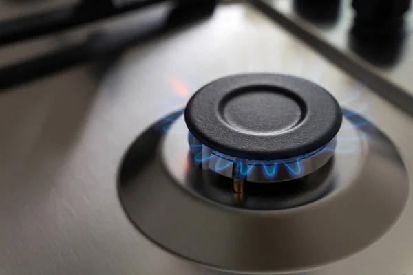 Feche Chama Azul Queimador Fogão Gás Superfície Cozinha Aço Inoxidável — Fotografia de Stock