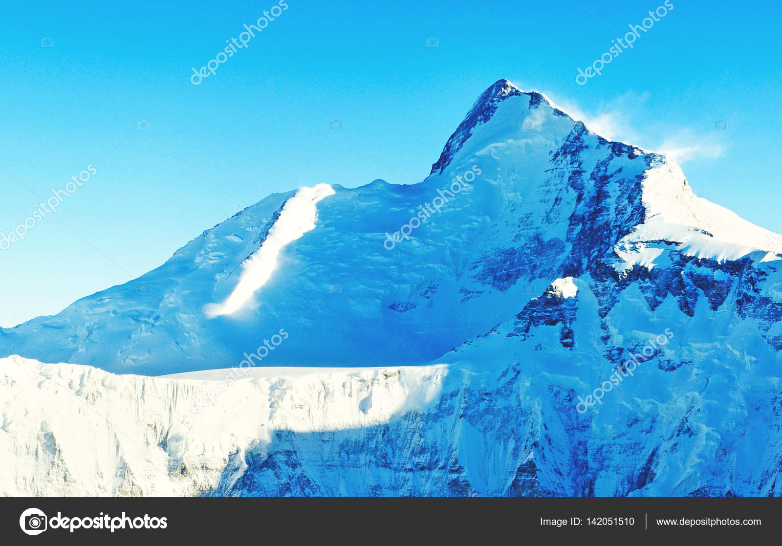 mountain-peak-everest-highest-mountain-in-the-world-national-park