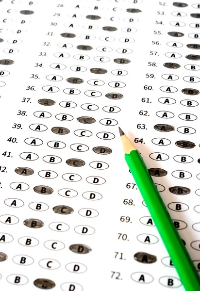 Test de la feuille de réponse avec crayon. Test d'examen. Concept d'éducation — Photo