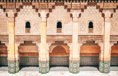 Fas mimarisi geleneksel tasarım. Kazablanka, Fas 'taki Hasan II Camii.