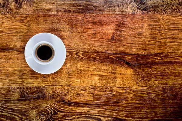 Textura de madera. Taza de café blanco sobre fondo de madera —  Fotos de Stock