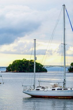 Yelkenli yelken olmadan