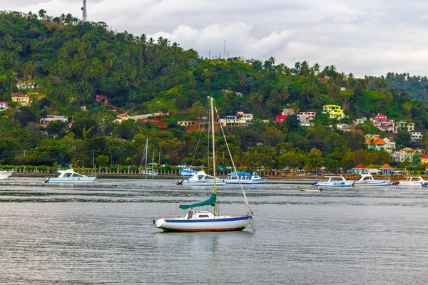 Yelkenli yelken olmadan