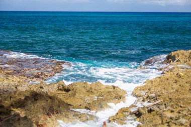 kayalık sahil ve deniz