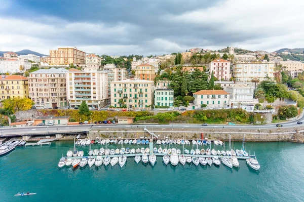 Marina ve şehir üstten görünüm, Savona, İtalya