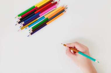 renkli kalemler ile çift taraflı çizim el