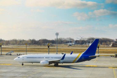 büyük bir uçak piste mı