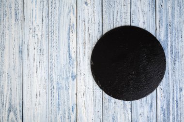 ahşap arka plan siyah arduvaz kurulu