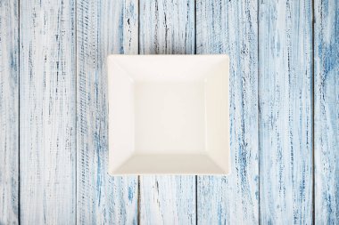 ahşap masa arka plan boş dikdörtgen plaka