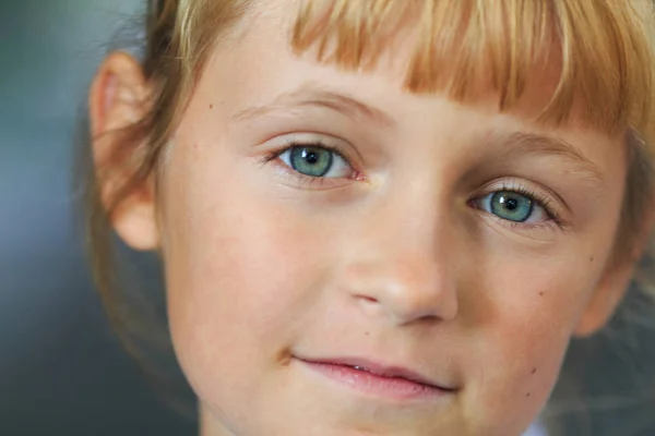 Malá holčička tvář closeup — Stock fotografie