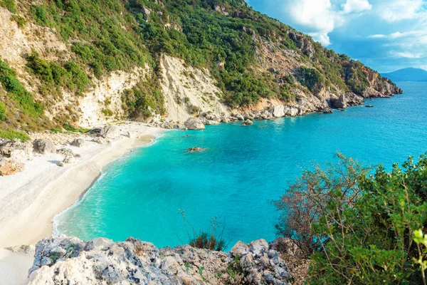 Incroyable plage grecque vide Agiofili plage dans la journée ensoleillée — Photo